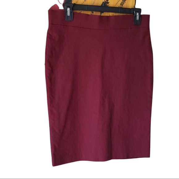 Windsor Dresses & Skirts - (🌺 2/$15 or 3/$20) Burgundy pencil skirt